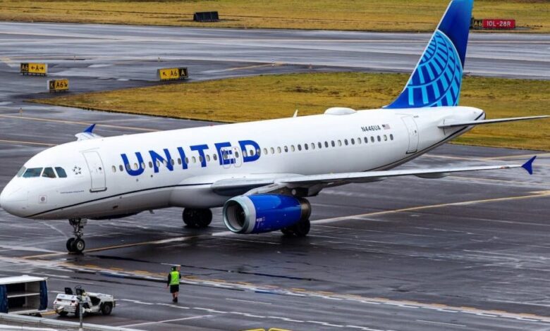 United Grounds All Mainline Flights Across US Over Tech Glitch, Says Expect ‘Additional’ Delays – Alaska Air Gr (NYSE:ALK), American Airlines Group (NASDAQ:AAL)