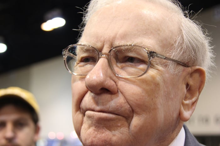 2 No-Brainer Warren Buffett Stocks to Buy Right Now 2 No-Brainer Warren Buffett Stocks to Buy Right Now